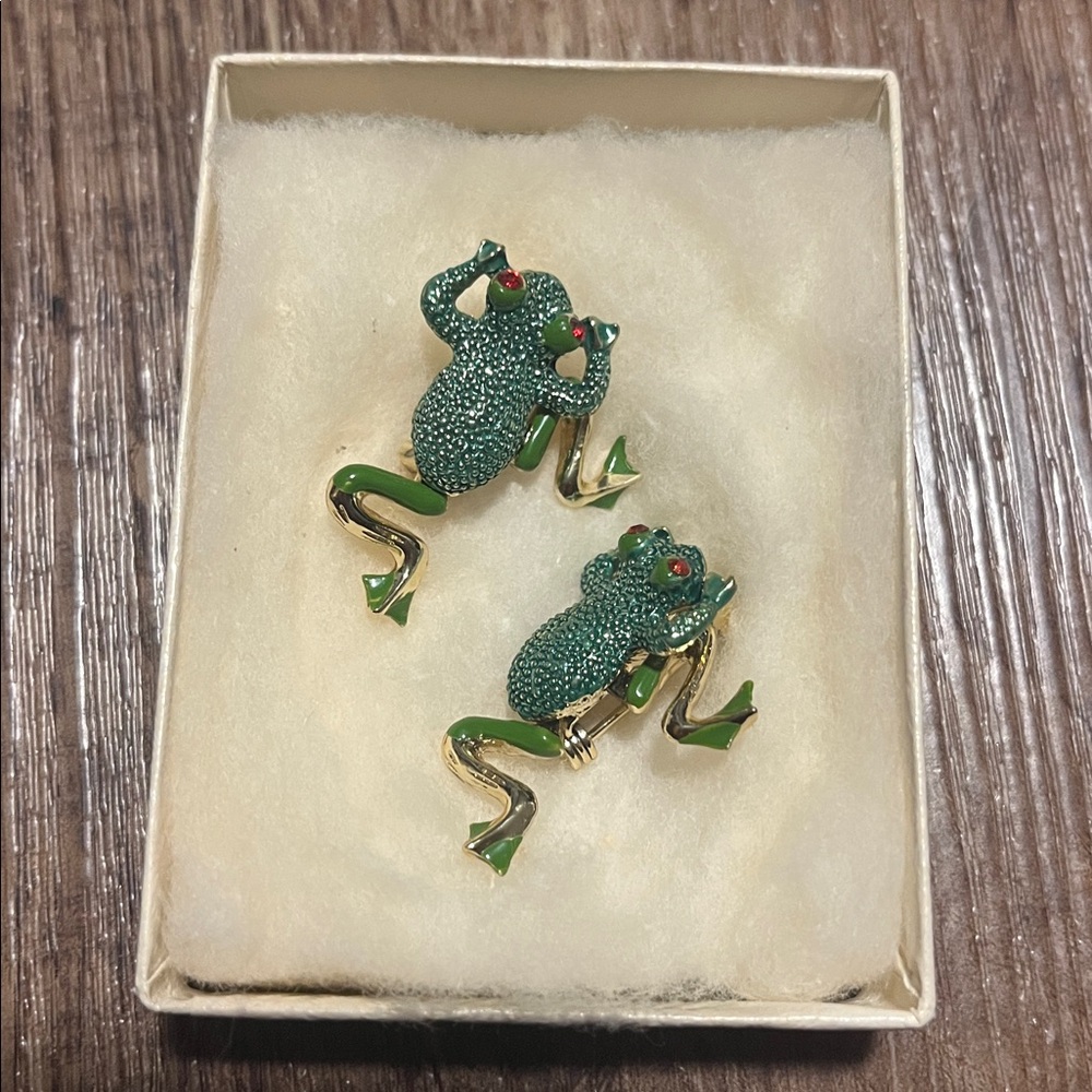 VINTAGE Articulated Tree Frog Pin Set Red Rhinestone Eyes Green Enamel Moves - Picture 5 of 5